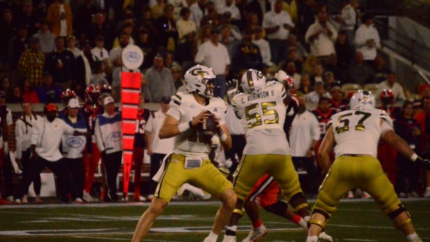 Haynes King passing the ball against Syracuse